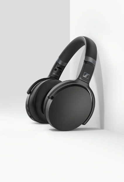 Understanding your loved ones clearly is no problem, even in a noisy environment, thanks to the HD 450BT’s ANC function Understanding your loved ones clearly is no problem, even in a noisy environment, thanks to the HD 450BT’s ANC function