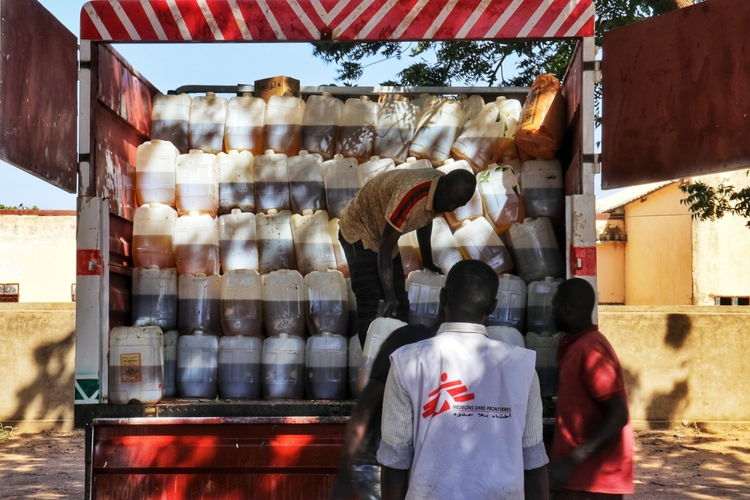 The arrival of the truck carrying food baskets from the packing and preparation site, after traveling over 25 km to the distribution location | Date taken: 10/12/2024 | Photographer: Abdoalsalam Abdallah | Location: Sudan