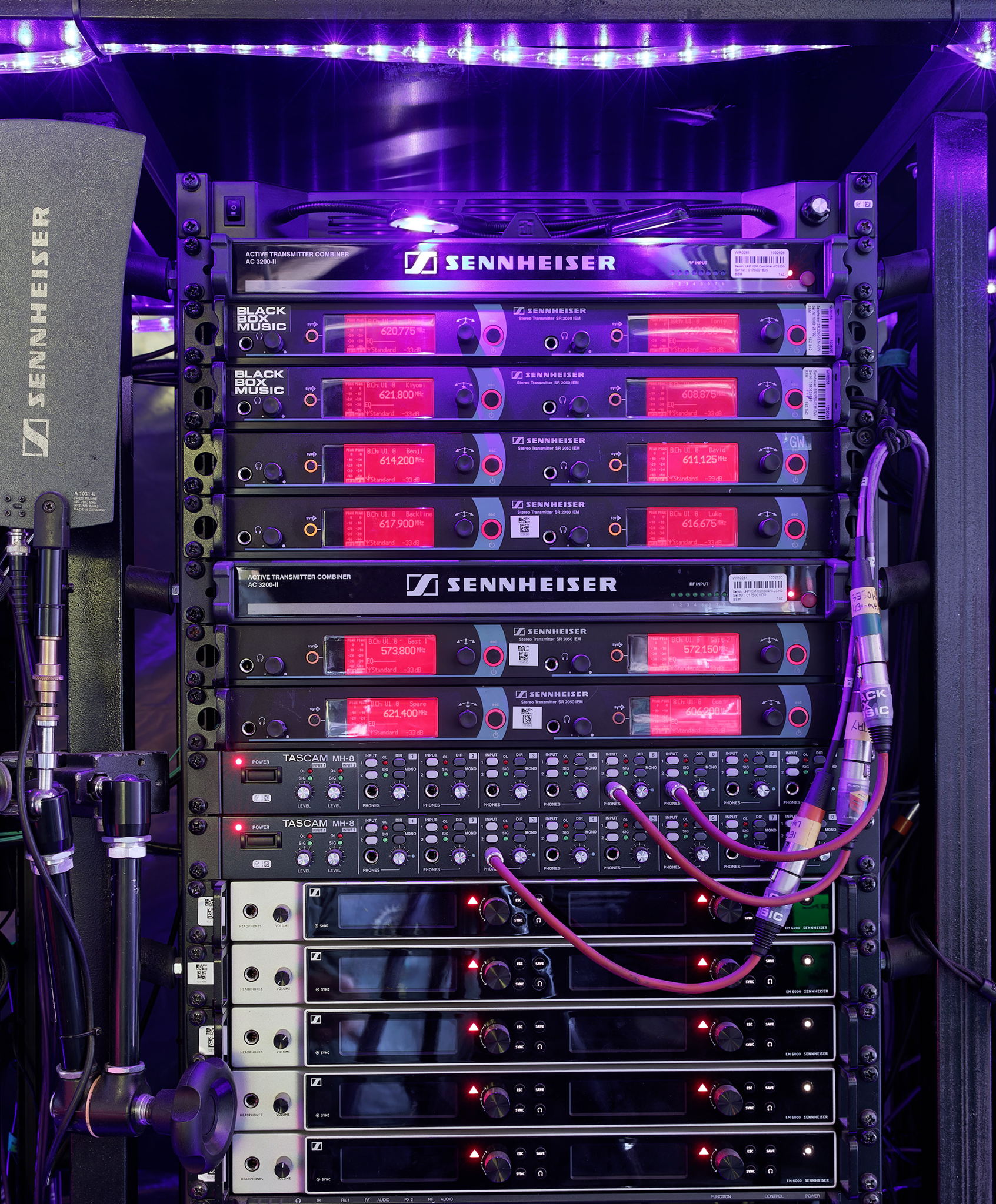 Monitorsender der Serie 2000 IEM und Mikrofonempfänger der Serie Digital 6000 von Sennheiser