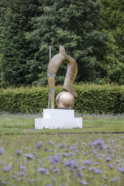 Camille Henrot, Dropping the Ball, 2016 © ADAGP Camille Henrot. Courtesy of the artist, kamel mennour and Hauser & Wirth. Photo: Ans Brys