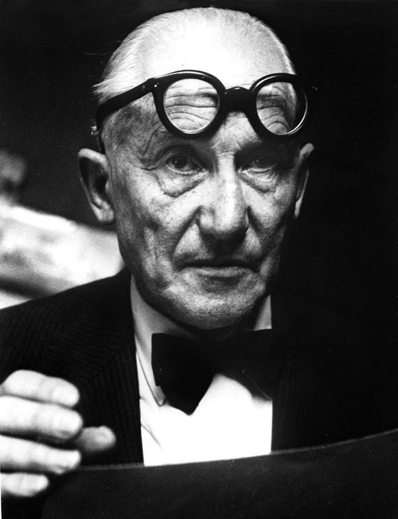 AKG230670 Le Corbusier © akg-images / Tony Vaccaro