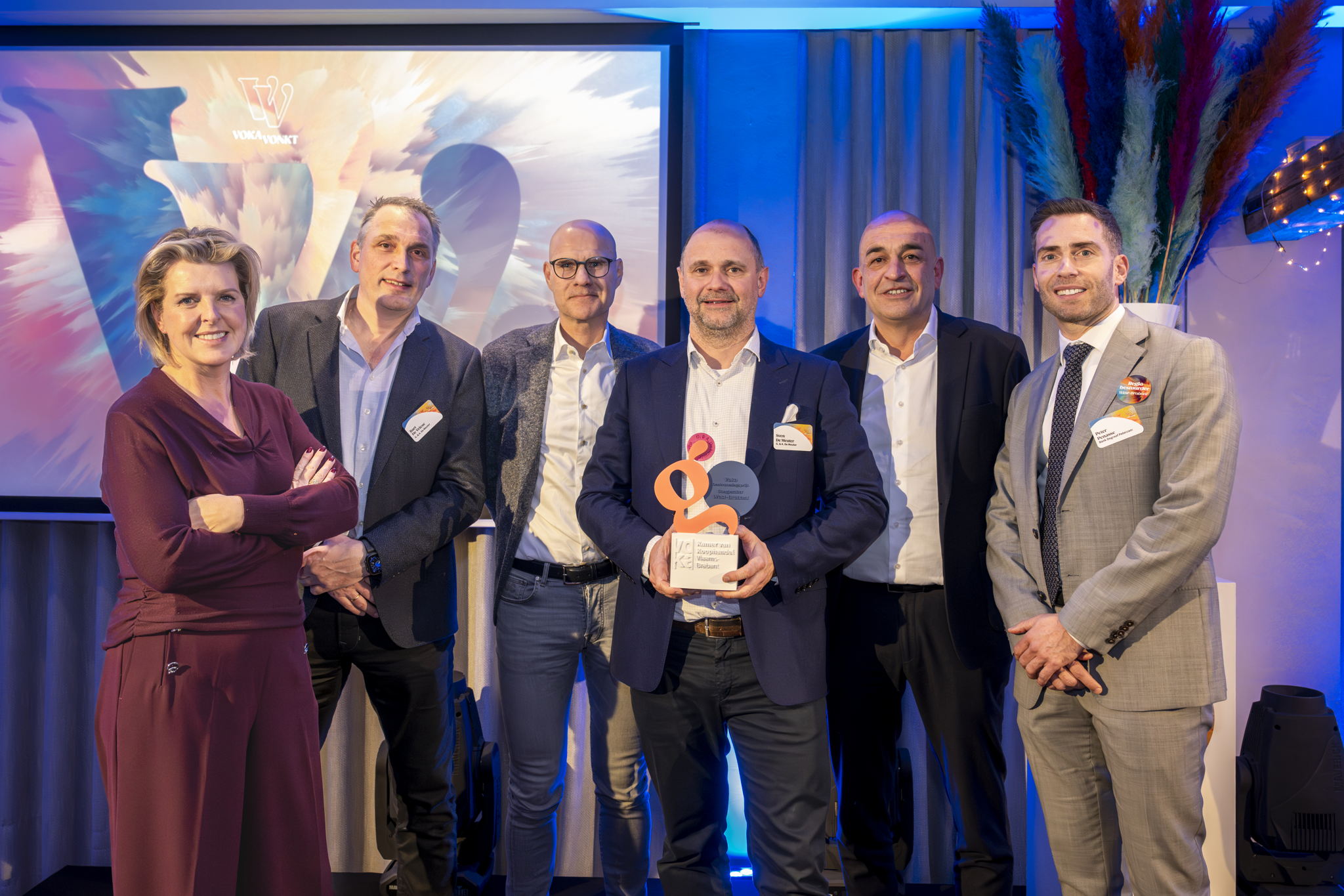 V.l.n.r Daniëlle Vanwesenbeeck, voorzitter Voka-KvK Vlaams-Brabant, Bart De Vriese, G&A De Meuter, Stefaan De Meuter, Sven De Meuter, Kris Claes gedelegeerd bestuurder Voka-KvK Vlaams-Brabant en Peter Penasse, regiovoorzitter West-Brabant V.l.n.r Daniëlle Vanwesenbeeck, voorzitter Voka-KvK Vlaams-Brabant, Bart De Vriese, G&A De Meuter, Stefaan De Meuter, Sven De Meuter, Kris Claes gedelegeerd bestuurder Voka-KvK Vlaams-Brabant en Peter Penasse, regiovoorzitter West-Brabant