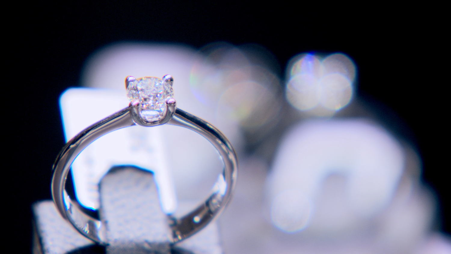 Een doe-het-zelf-diamanten ring
Voor hetzelfde geld (c) VRT
