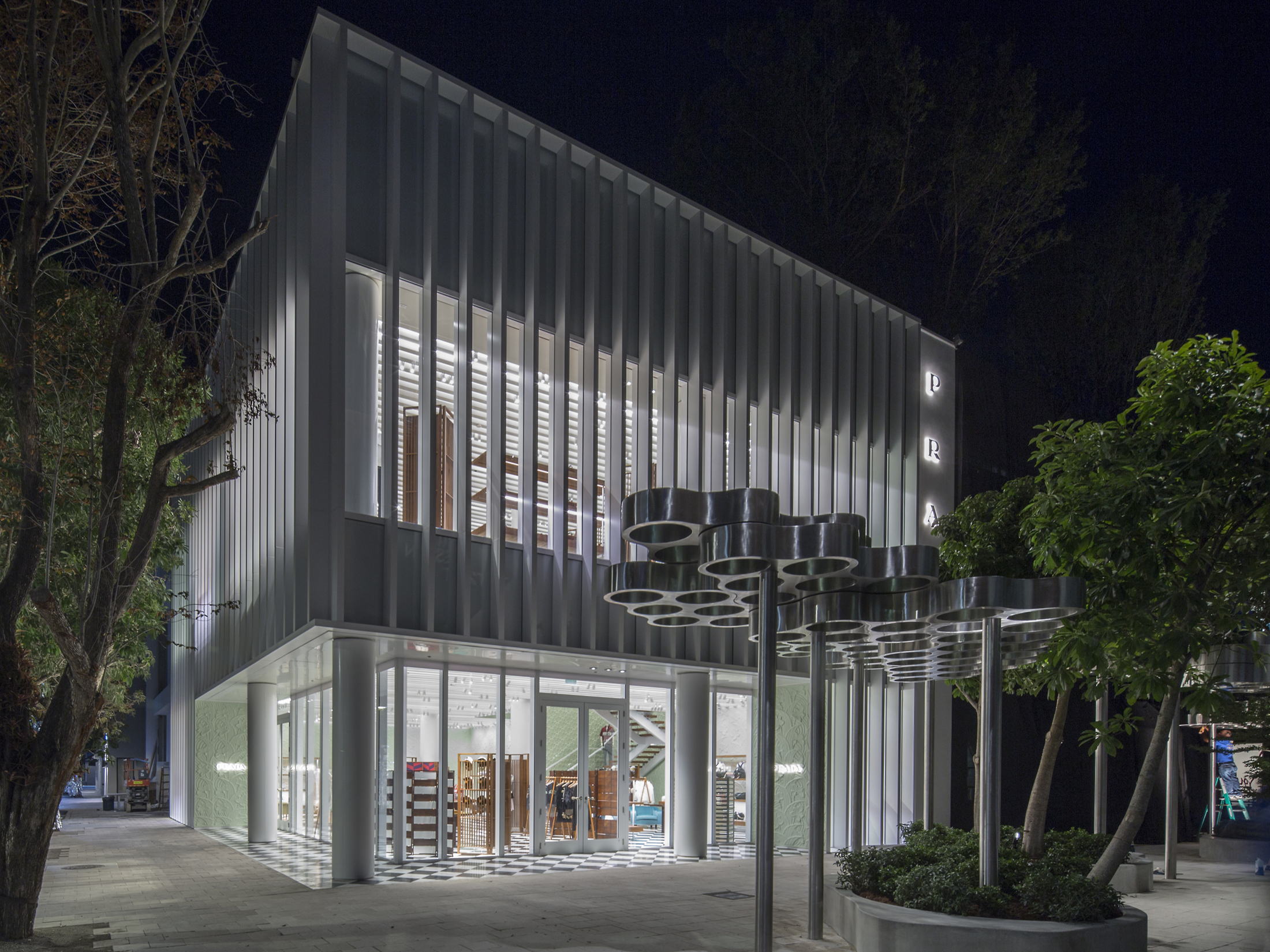PRADA​ ​PRESENTA​ ​NUEVO​ ​CONCEPTO​ ​DE​ ​TIENDA​ ​EN​ M​IAMI​ ​DESIGN​ ​DISTRICT