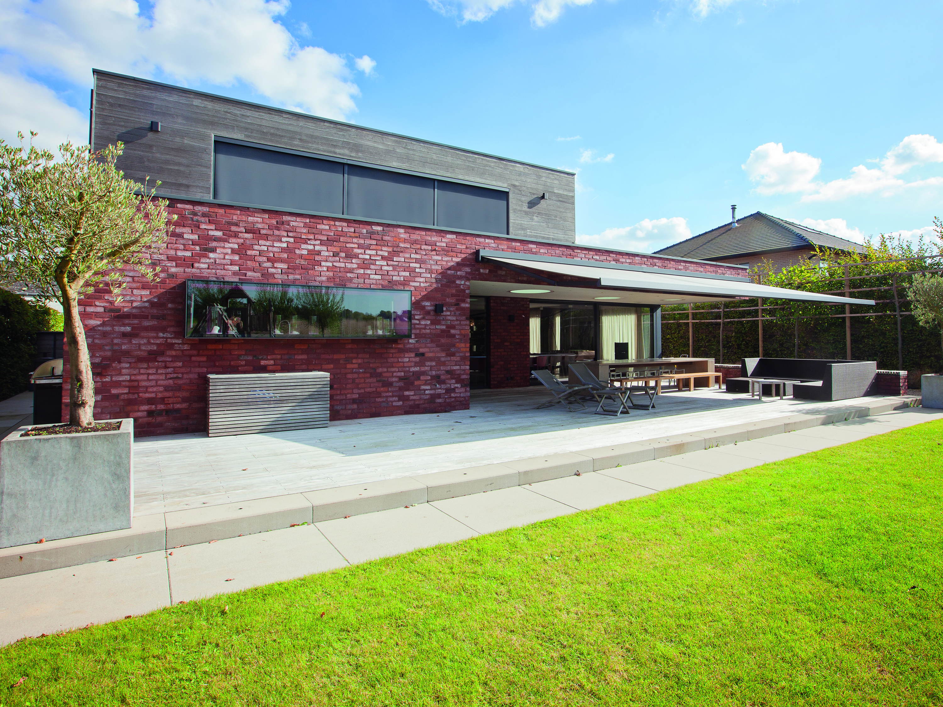 ES-SO vuole che le schermature solari diventino una misura Europea obbligatoria per gli edifici a impatto climatico zero.