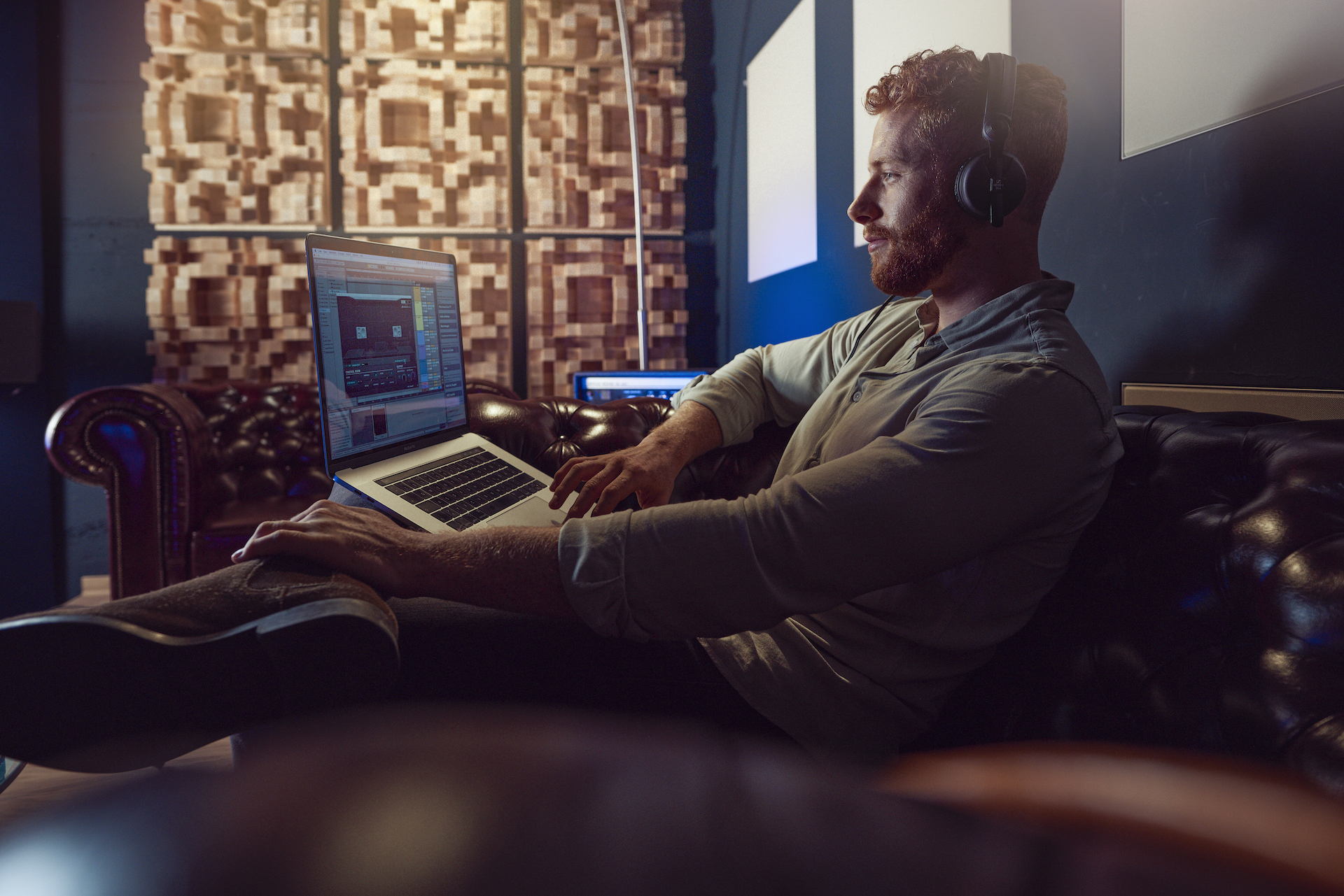 The dearVR MIX plugin turns any pair of studio headphones into a world-class mixing environment The dearVR MIX plugin turns any pair of studio headphones into a world-class mixing environment
