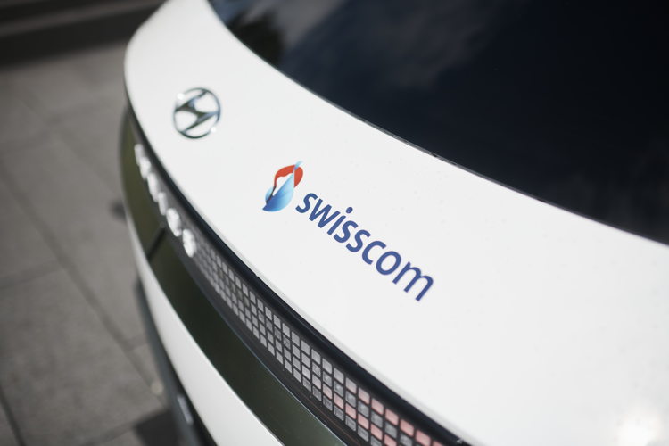 Swisscom elektrifiziert ihre Fahrzeugflotte mit 1’200 E-Autos von Astara