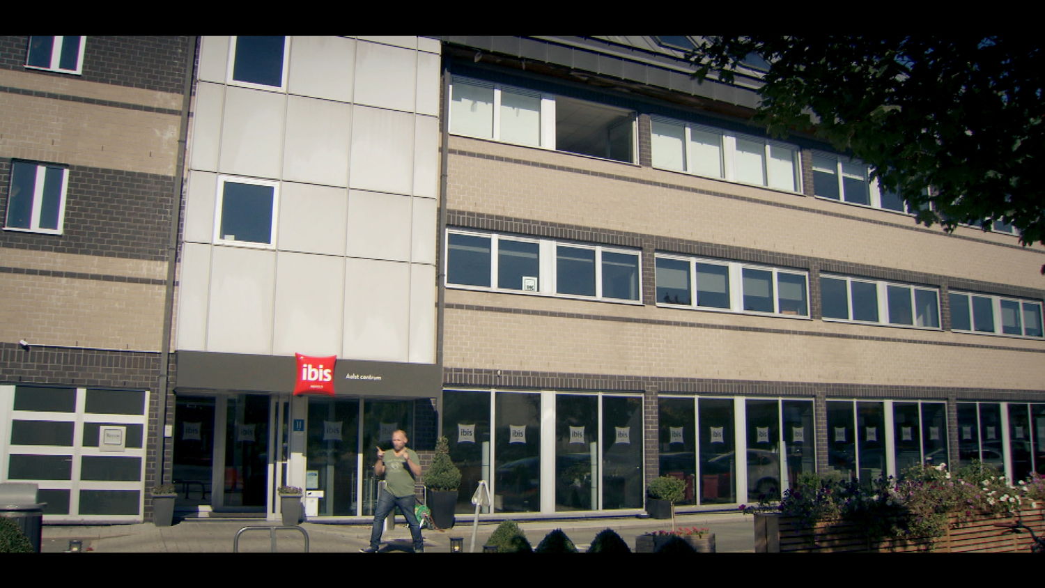 Is investeren in een hotelkamer een uitweg voor het laag rendement op spaarboekjes? - Voor hetzelfde geld (c) VRT