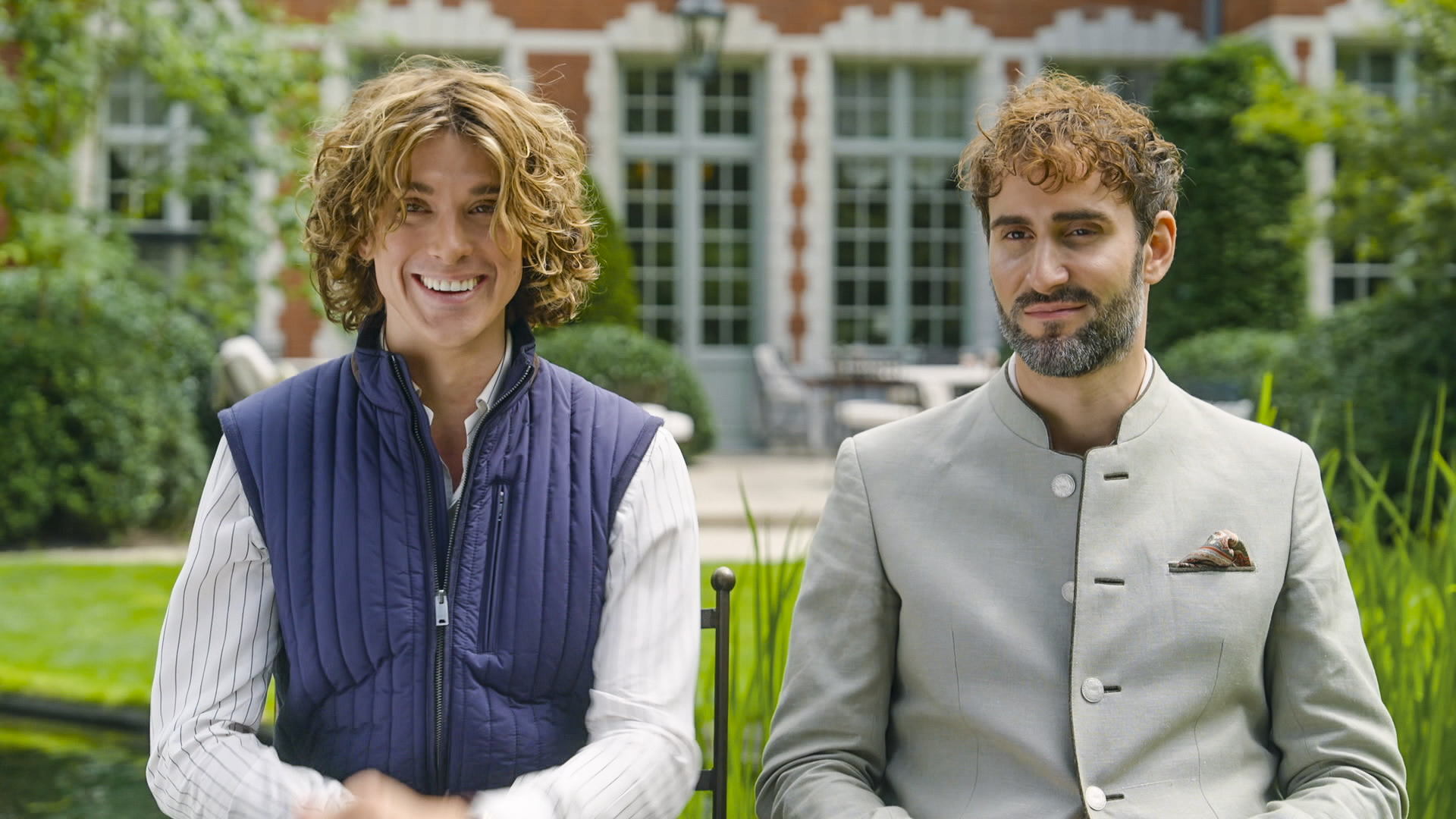 Luxe troef: butlers, champagne en sterren in nieuwe week van Met Vier in Bed  