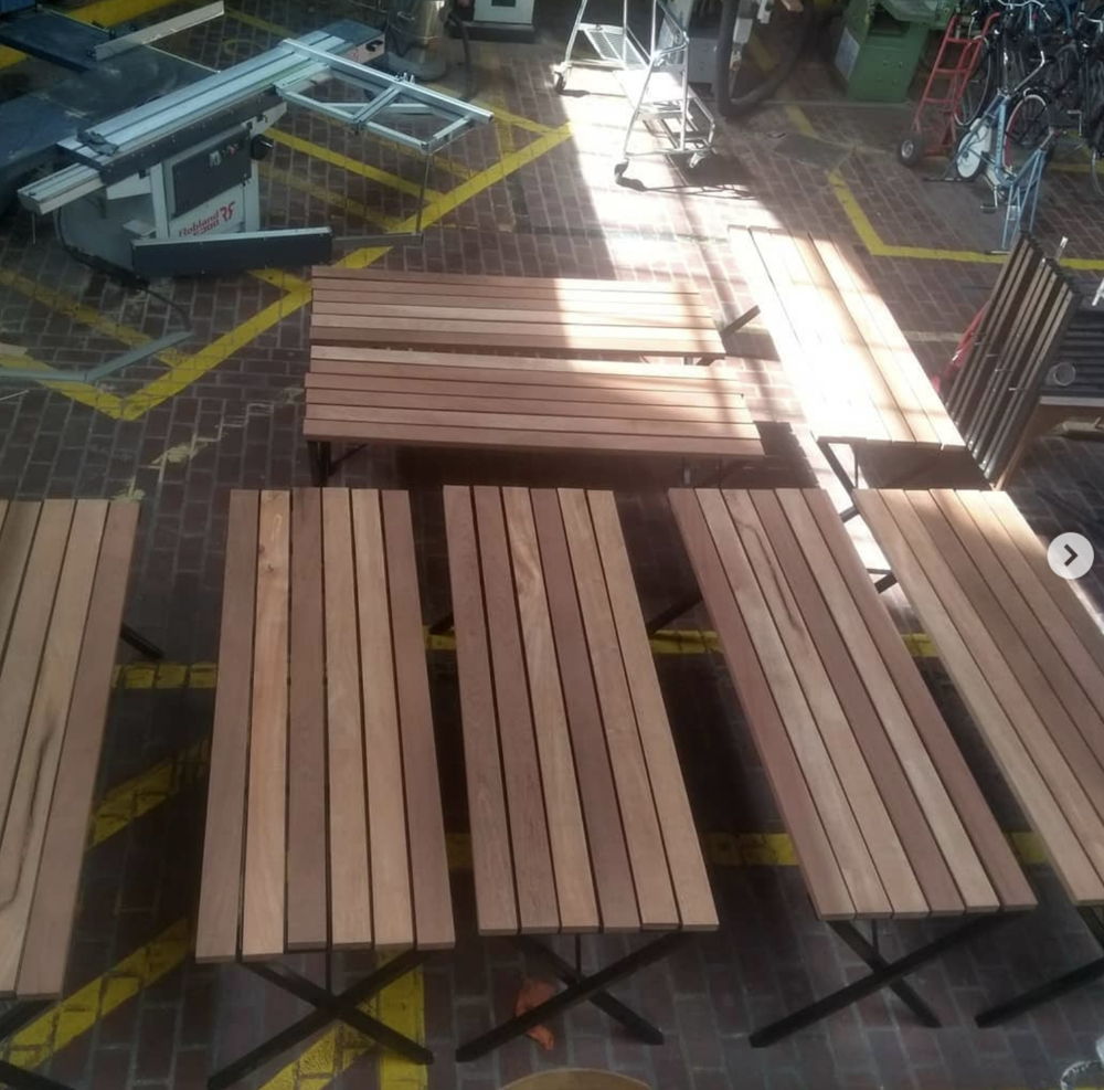 tafels gemaakt uit gerecycleerd hout, door Mavan