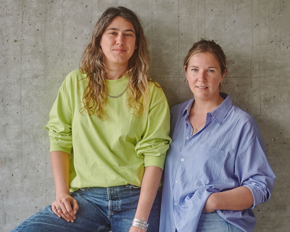 Evelyn Simons (l) & Laure Decock (r). Photo by Sander Muylaert (254 Forest), clothing by ICON