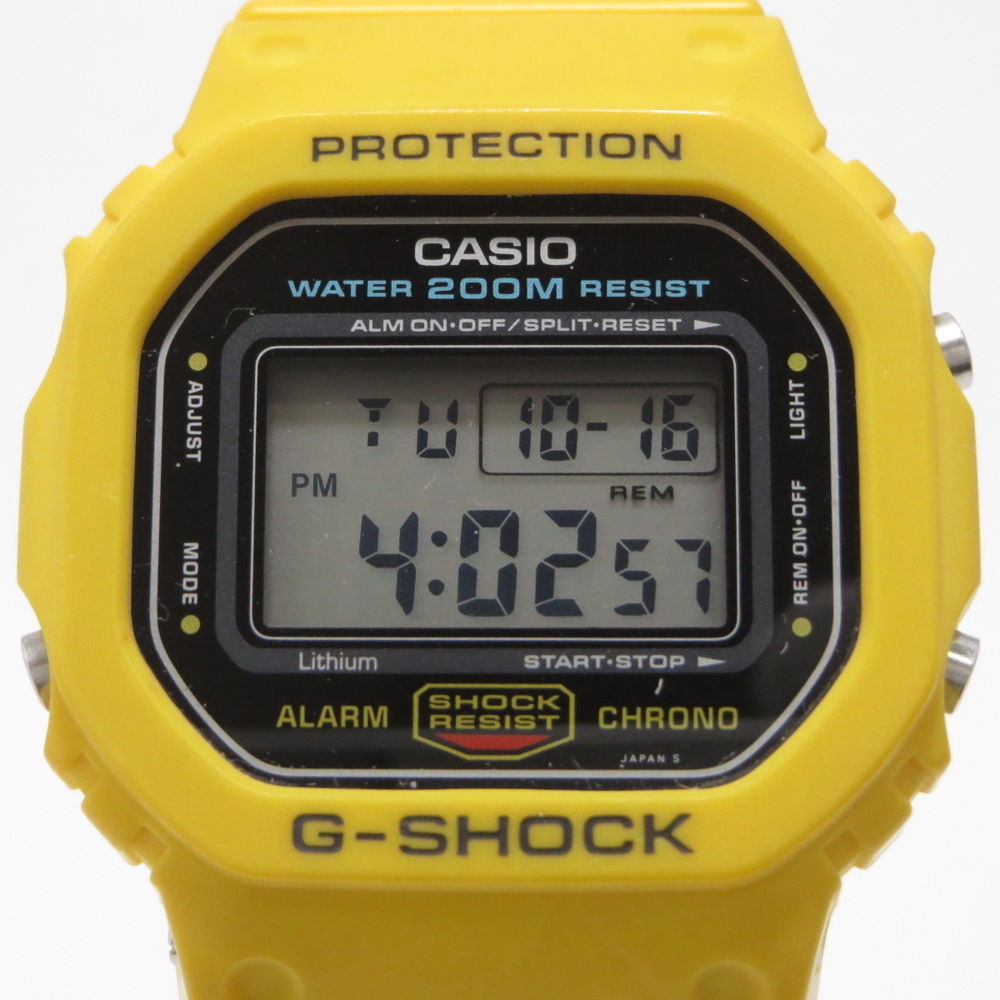 En 1987 la serie DW-5600 impactó tanto que su popularidad obligó a Casio a ampliar la gama de colores en sus productos, y en 1992 presentó el DW-5600C-9B, primer modelo de color amarillo. En 1987 la serie DW-5600 impactó tanto que su popularidad obligó a Casio a ampliar la gama de colores en sus productos, y en 1992 presentó el DW-5600C-9B, primer modelo de color amarillo.