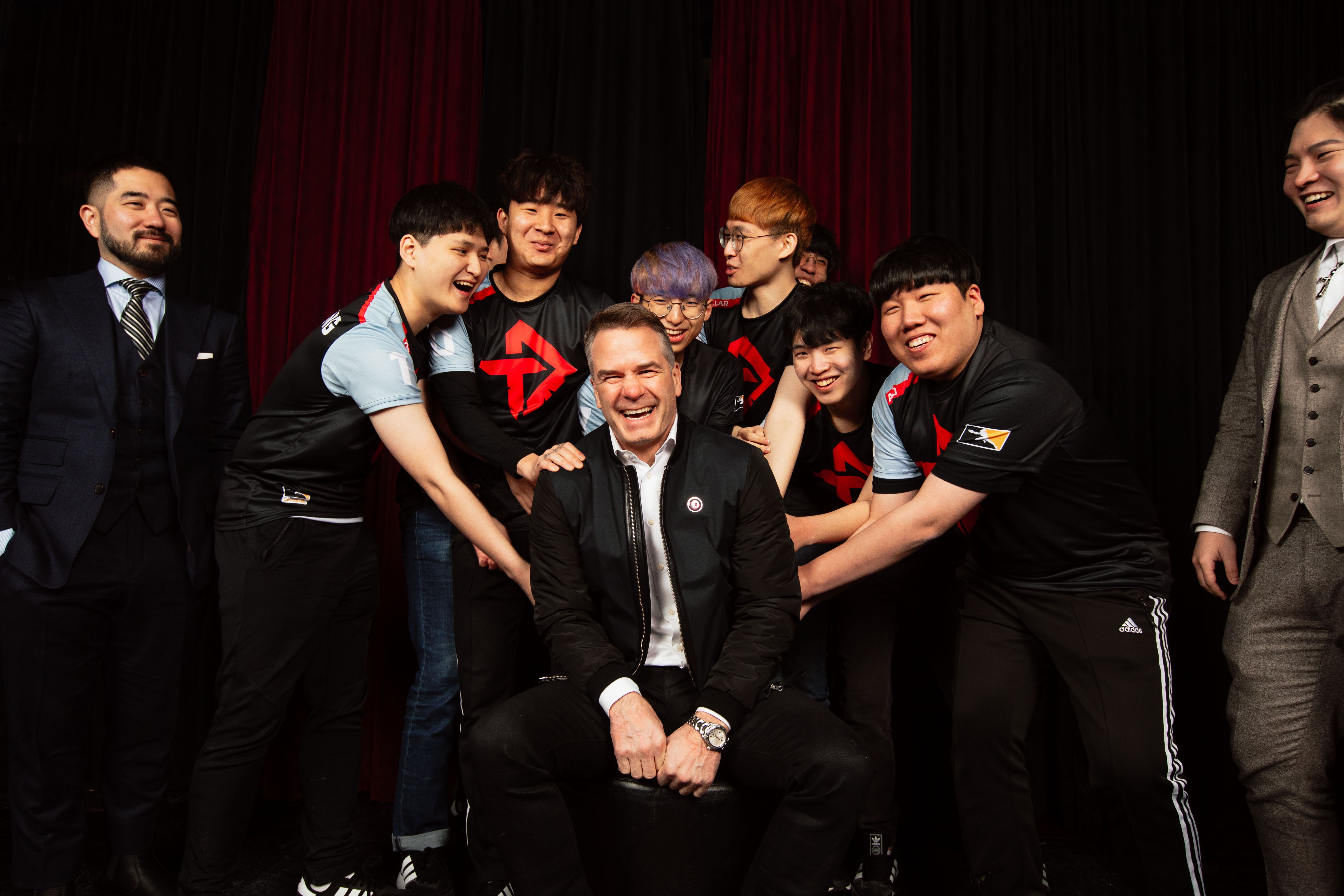 Jae (Defiant GM - far left) and Bishop (Head Coach - far right) overlook Defiant players as they interact with Chris Overholt (OverActive Media President/CEO) - credit: @jaycrewphotography
