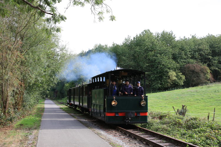 Un tram à vapeur des Tramways vicinaux, en service, datant de 1888. Photo : Luc Koenot.