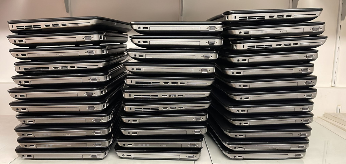 Stad schenkt 150 laptops aan digibank