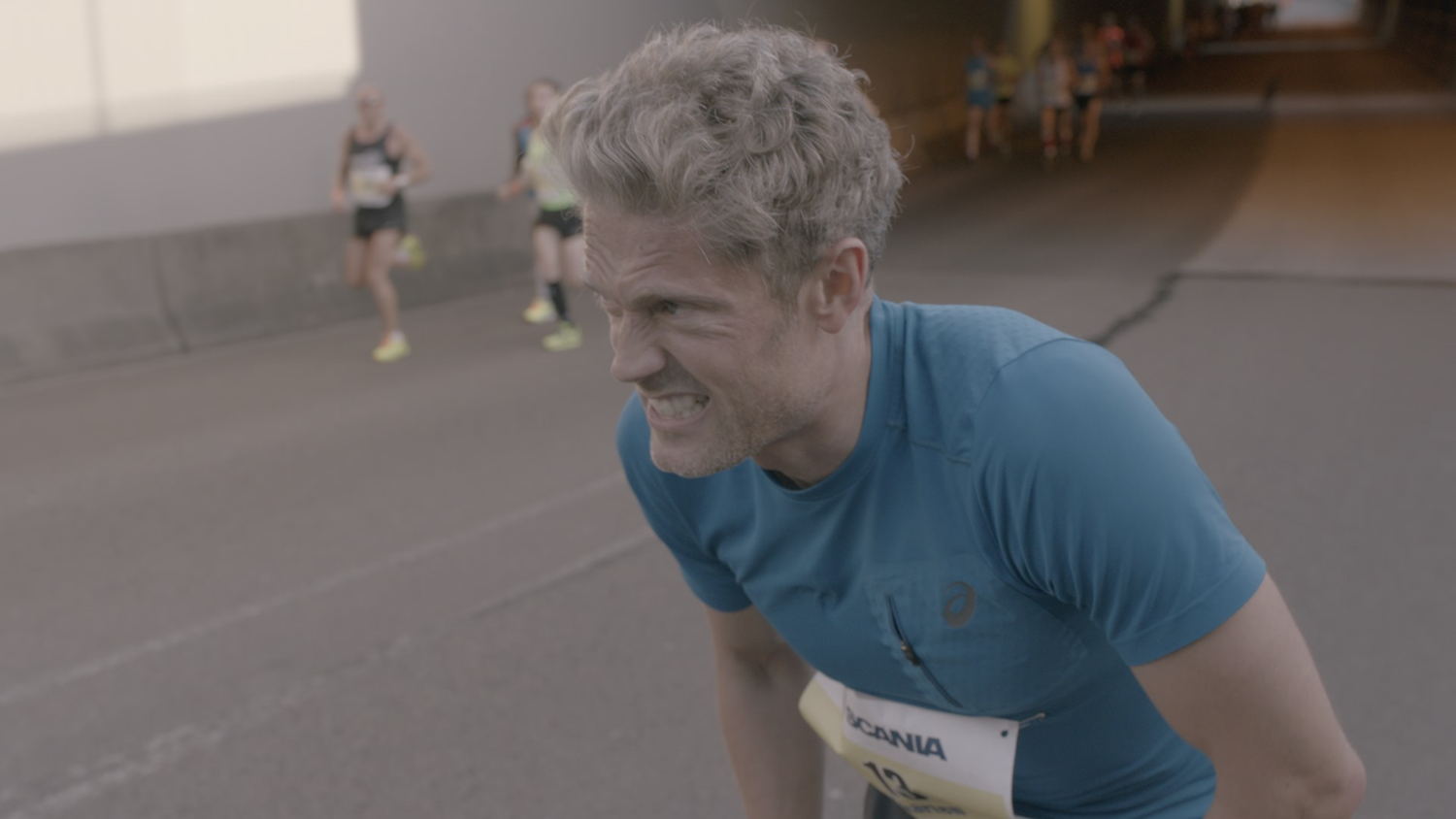 Marathon: Maarten komt zichzelf tegen - (c) De Mensen