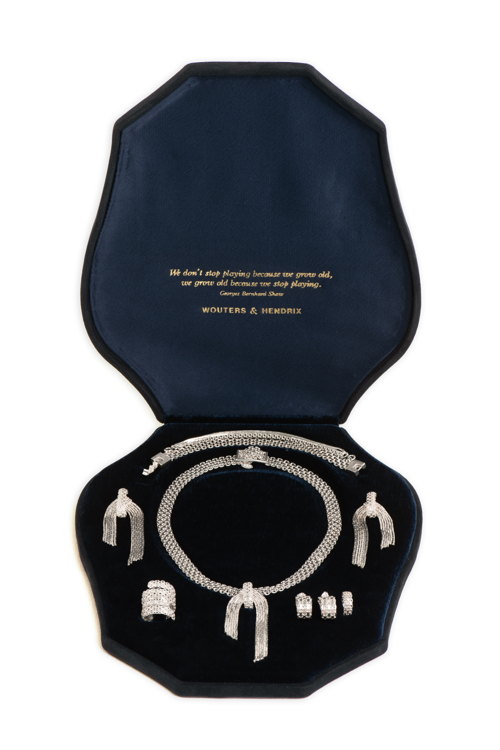 Wouters & Hendrix_Je est une autre_Coffret à Parure de l'Incroyable_open_with_Jewellery_€2250 Wouters & Hendrix_Je est une autre_Coffret à Parure de l'Incroyable_open_with_Jewellery_€2250