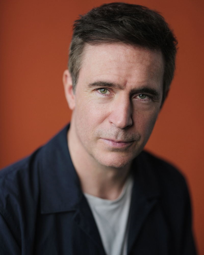 Jack Davenport plays Sean (Phil Sharp)