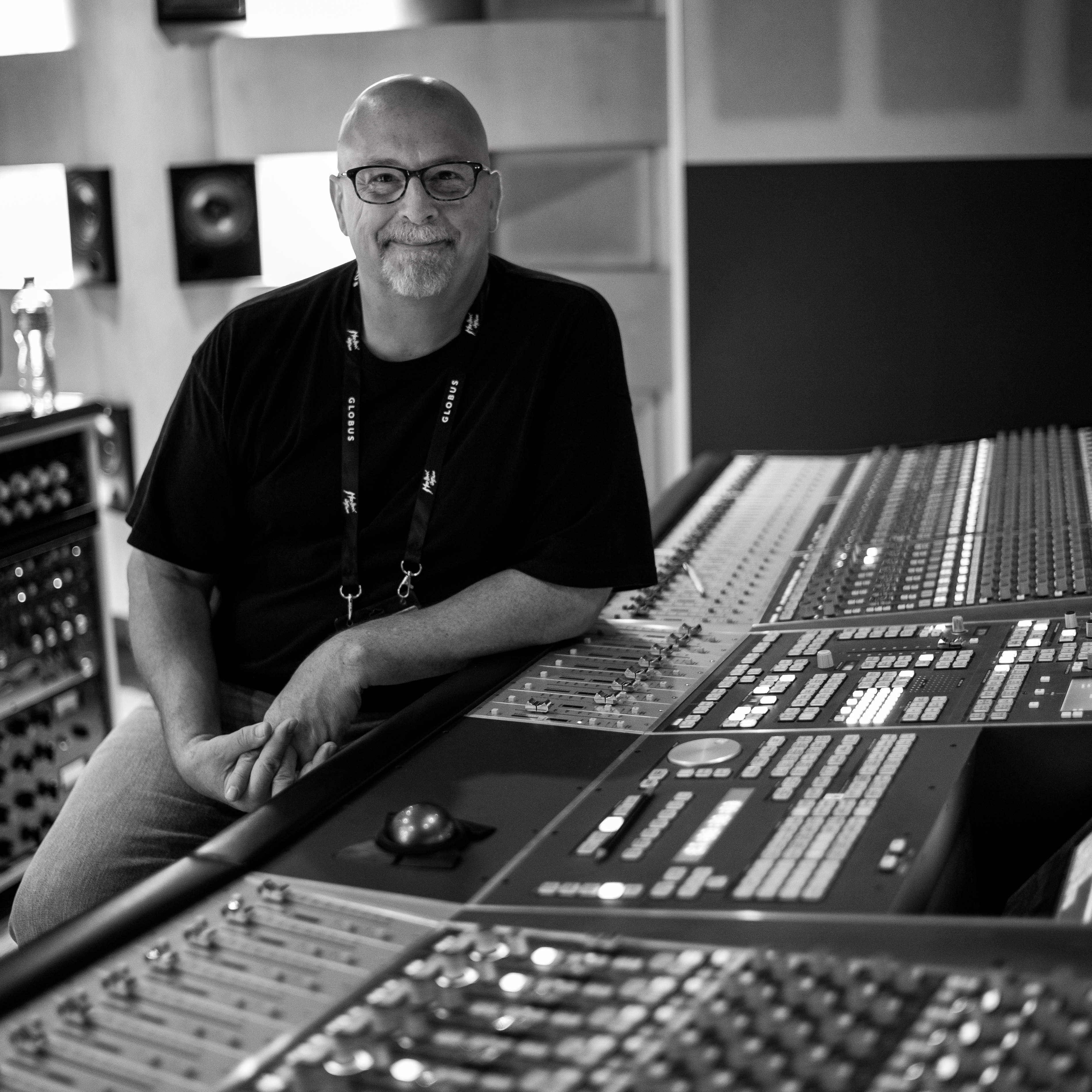 Broadcast music mixer John Harris, die Steve Lacy mixte op de 65ste jaarlijkse GRAMMY Awards ​ ​ (Foto Montreux Jazz Festival)