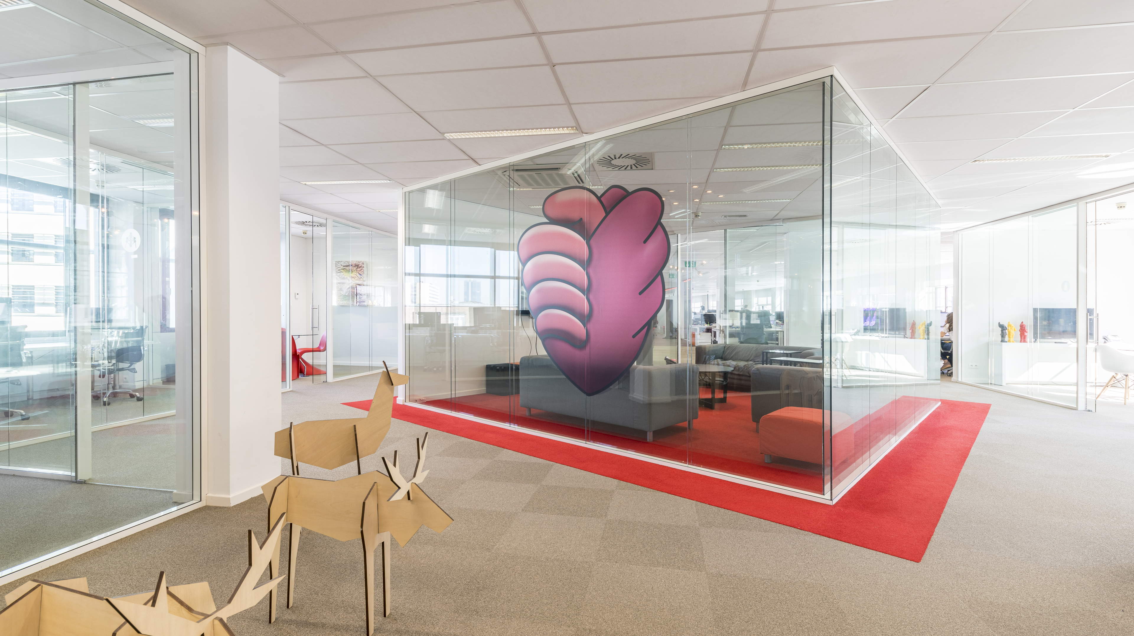 Social.Lab extends its influence with 6 Ogilvy branches in Europe.