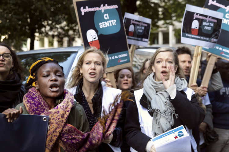 Manifestation devant le siège de Johnson & Johnson à Bruxelles ce 10 octobre 2019  © Albert Masias/MSF