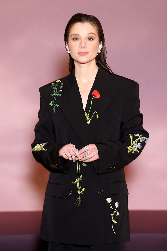 LAS ACTRICES CLAUDIA JESSIE Y HANNAH DODD DESLUMBRAN CON JOYERÍA PANDORA EN LA PREMIER MUNDIAL DE BRIDGERTON, TEMPORADA 4 