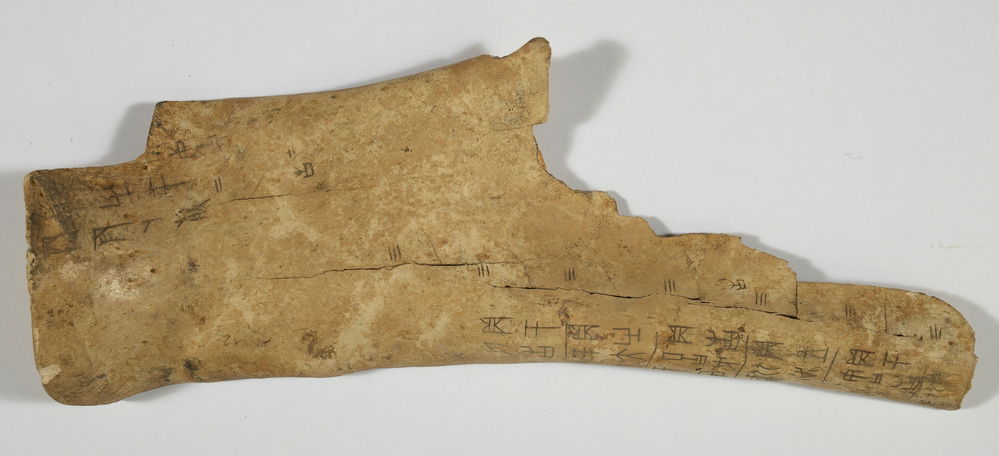 Chinese oracle bone, Diviners of the Shang dynasty (16th–10th centuries B.C.) produced oracles by reading cracks on ox bones. Such bones bear the earliest writing known in China. ​ Produced in China, 16th–10th century BC. ​ AKG5303288 © akg-images / British Library.