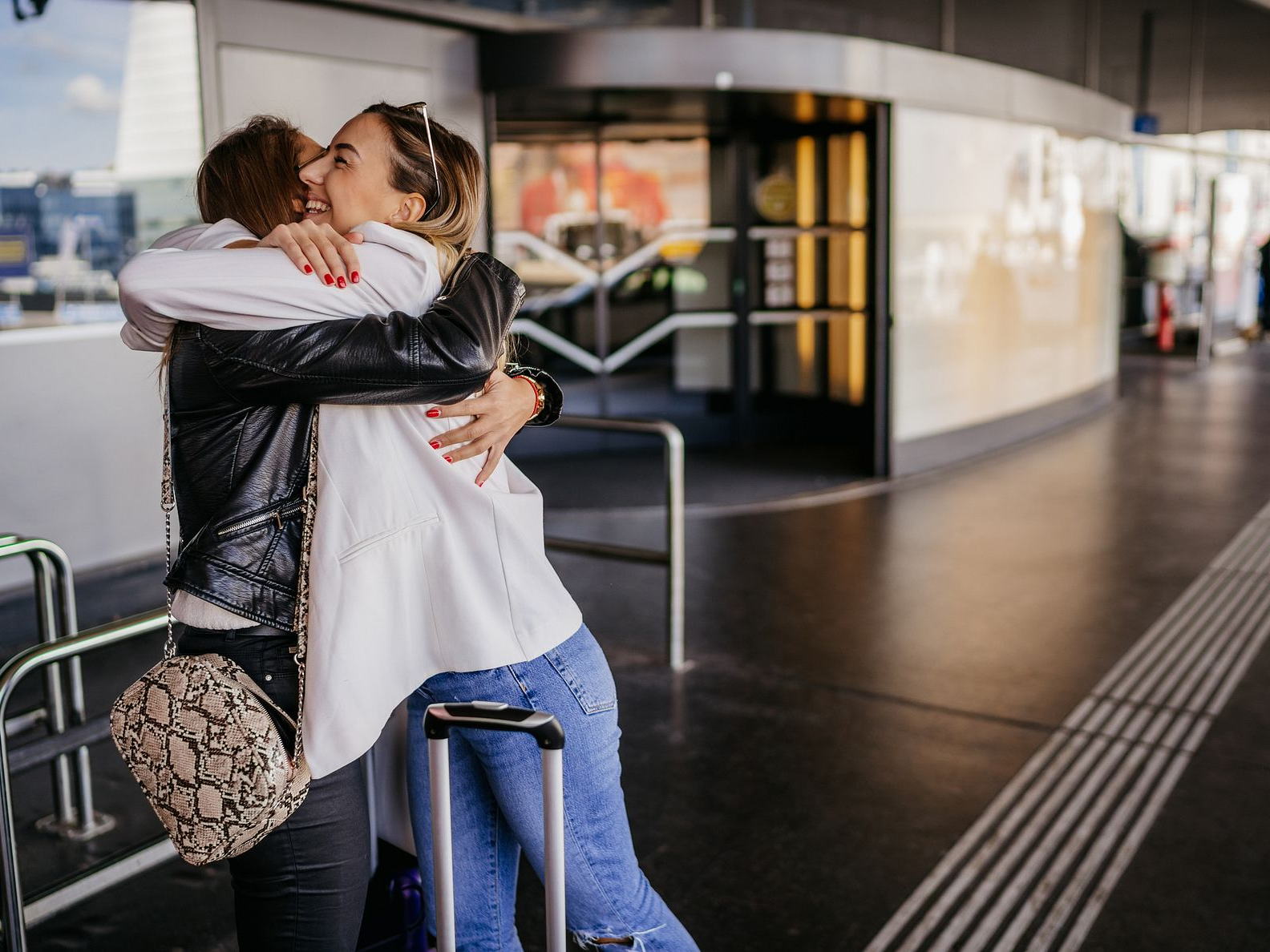 Drivers urged to ‘brace themselves’ for high fees at airport drop-off zones this summer