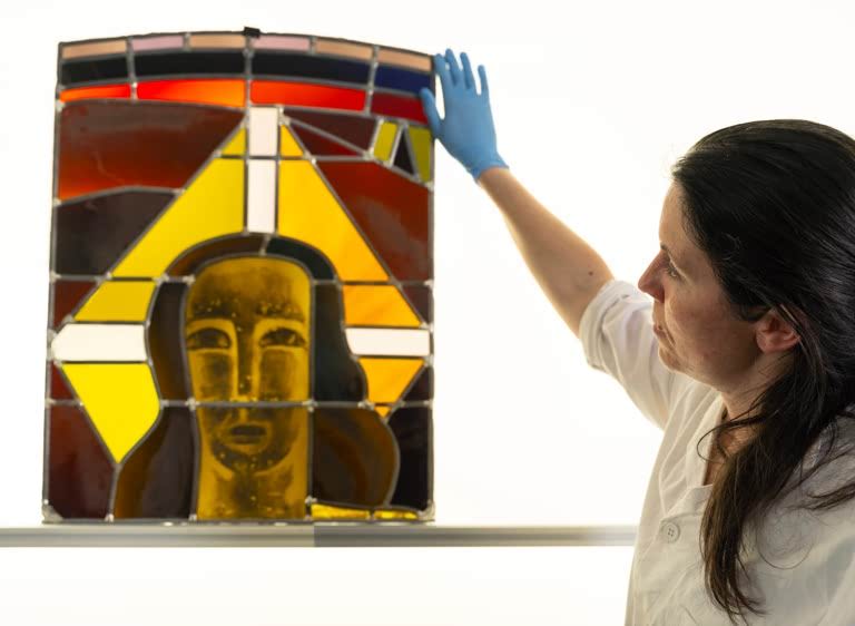 Elisabeth de Bourleuf with a stained glass window from the Cathedrale Notre-Dame de Paris, damaged in the fire of April 2019. AKG11633835 © akg-images / Manuel Cohen