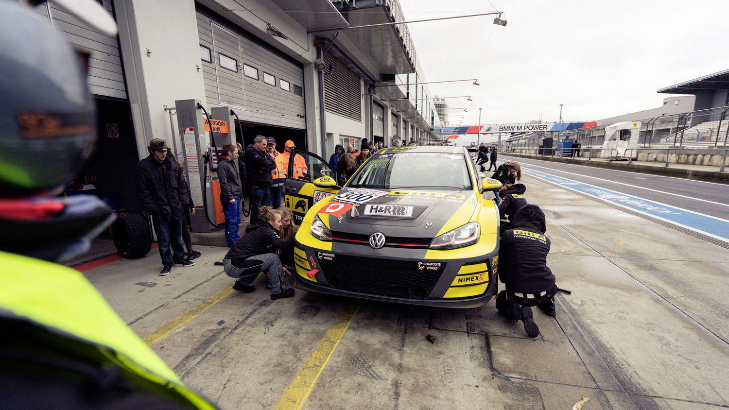 Conmoción en el pit: El Golf GTI TCR durante su entrenamiento en Nürburgring