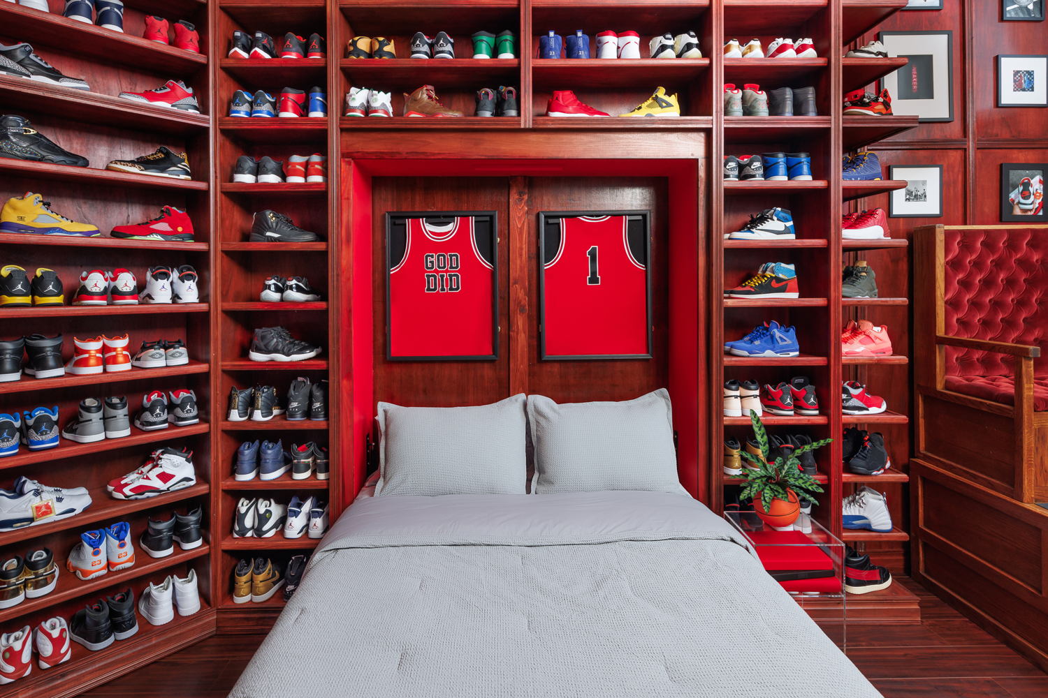 El legendario armario de sneakers de DJ Khaled en Airbnb