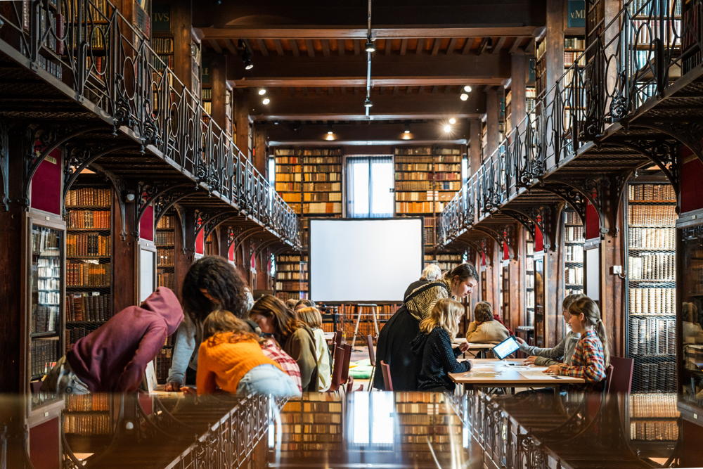Workshop Cirkelheden in de Erfgoedbibliotheek Hendrik Conscience | foto: LUCID Workshop Cirkelheden in de Erfgoedbibliotheek Hendrik Conscience | foto: LUCID