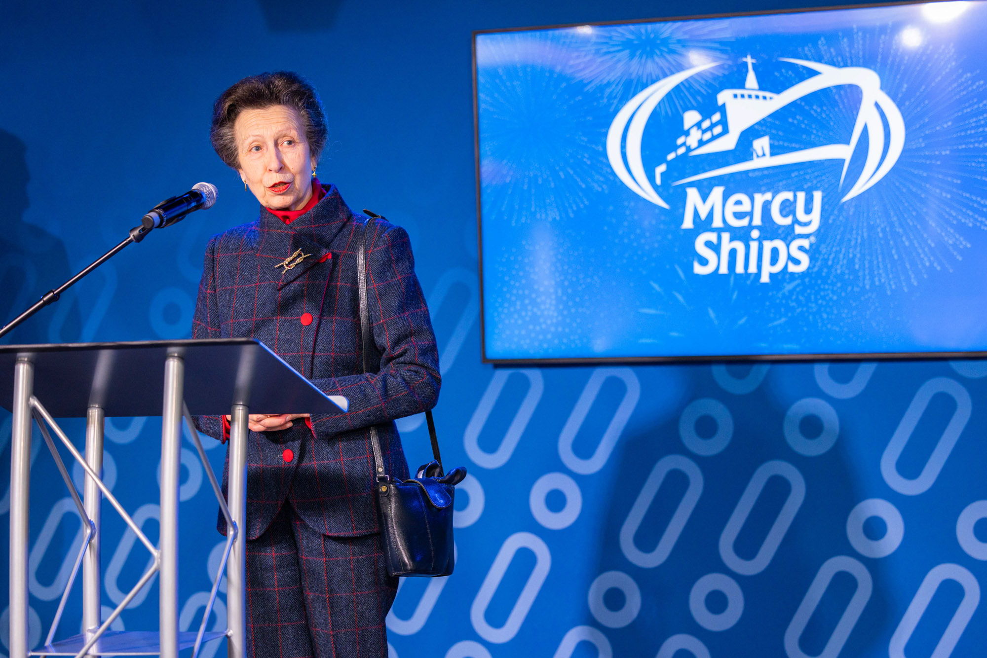 Princess Anne bei ihrer Rede während der Einweihungszeremonie der Global Mercy.