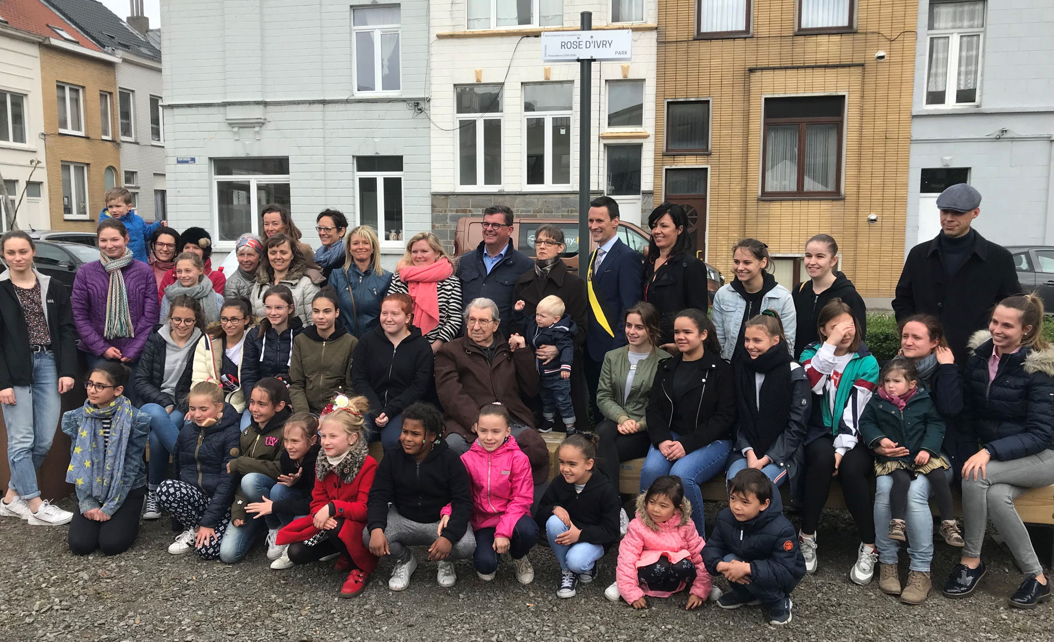 Inhuldiging van het Rose d’Ivry park in Oostende, in aanwezigheid van burgemeester Bart Tommelein, de familie van Rose en de leerlingen van haar balletschool (27 april 2019) © Foto Stad Oostende Inhuldiging van het Rose d’Ivry park in Oostende, in aanwezigheid van burgemeester Bart Tommelein, de familie van Rose en de leerlingen van haar balletschool (27 april 2019) © Foto Stad Oostende