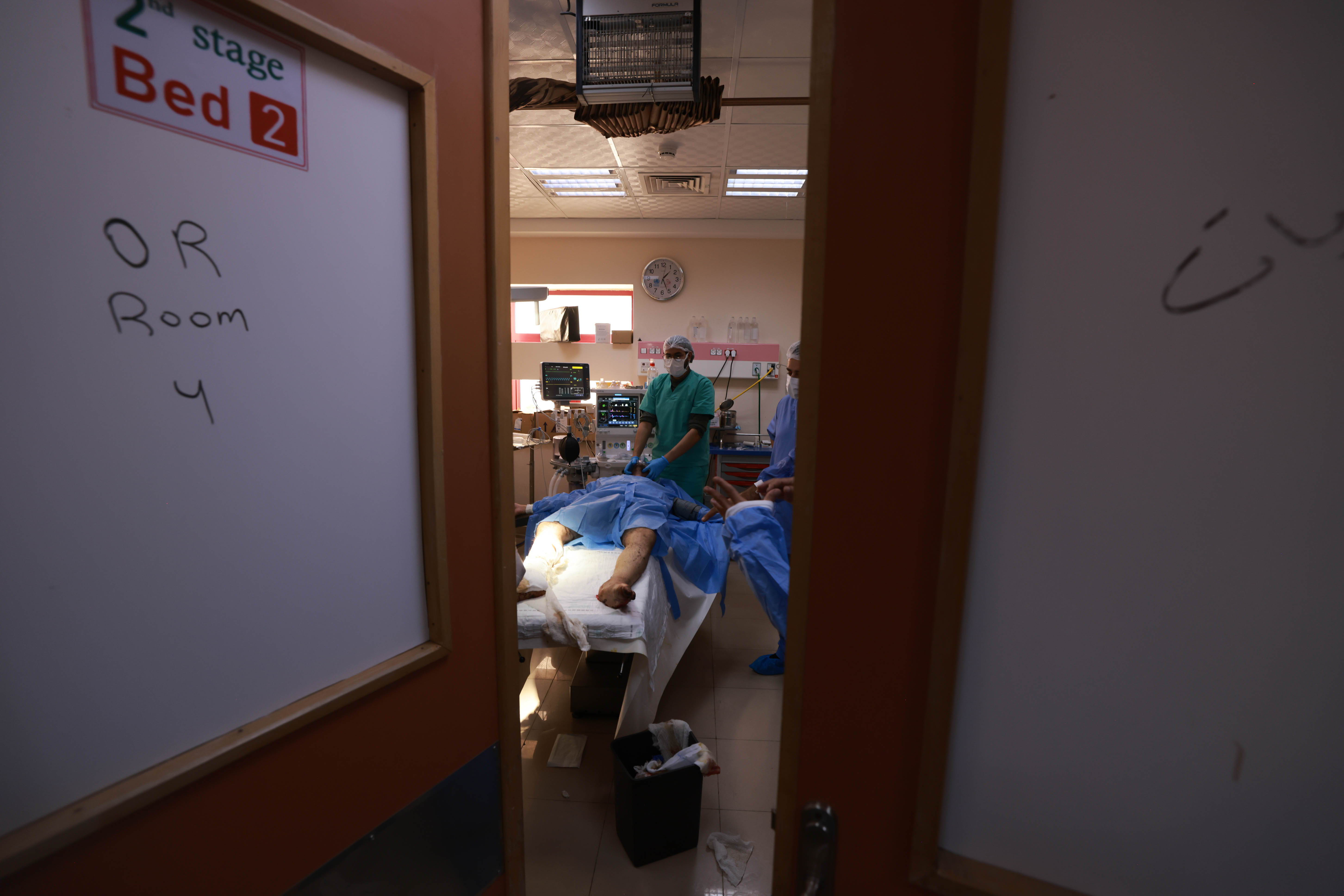 Quirófano en el Hospital Al Aqsa. 29 de noviembre de 2023, Gaza. © Mohammed Abed