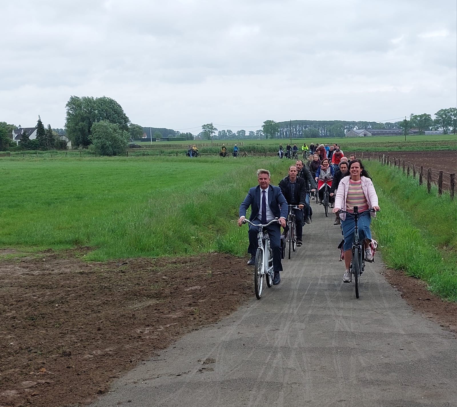 Het nieuwe pad werd meteen ingefietst Het nieuwe pad werd meteen ingefietst