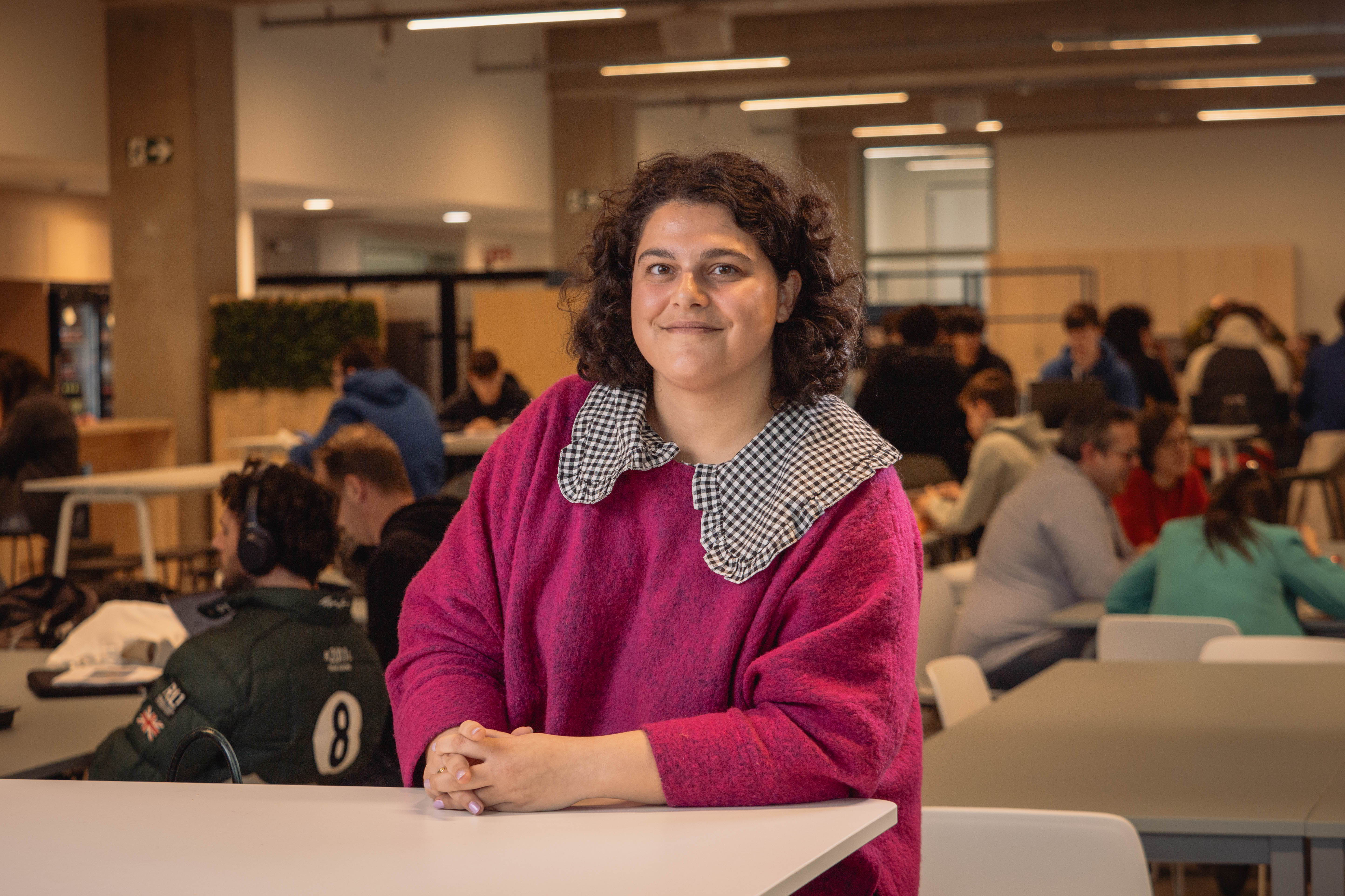 Mantelzorger Emma kon geen beroep doen op een mantelzorgstatuut tijdens haar studies. Mantelzorger Emma kon geen beroep doen op een mantelzorgstatuut tijdens haar studies.