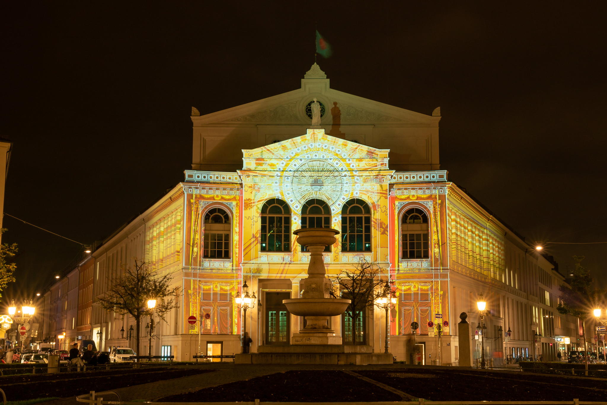 Das Gärtnerplatztheater hat auf digitale Mikrofontechnik von Sennheiser umgerüstet — Foto: Sara Kurig, mit freundlicher Genehmigung des Gärtnerplatztheaters Das Gärtnerplatztheater hat auf digitale Mikrofontechnik von Sennheiser umgerüstet — Foto: Sara Kurig, mit freundlicher Genehmigung des Gärtnerplatztheaters