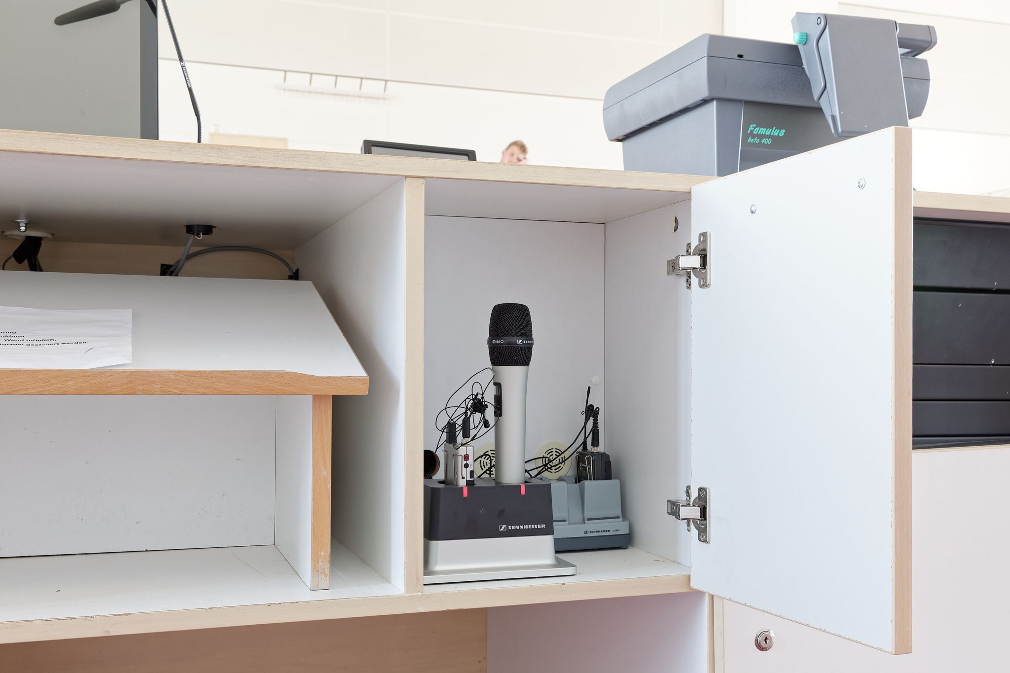 The Sennheiser SpeechLine DW systems provide reliable support – allowing teaching staff to concentrate on their real work The Sennheiser SpeechLine DW systems provide reliable support – allowing teaching staff to concentrate on their real work