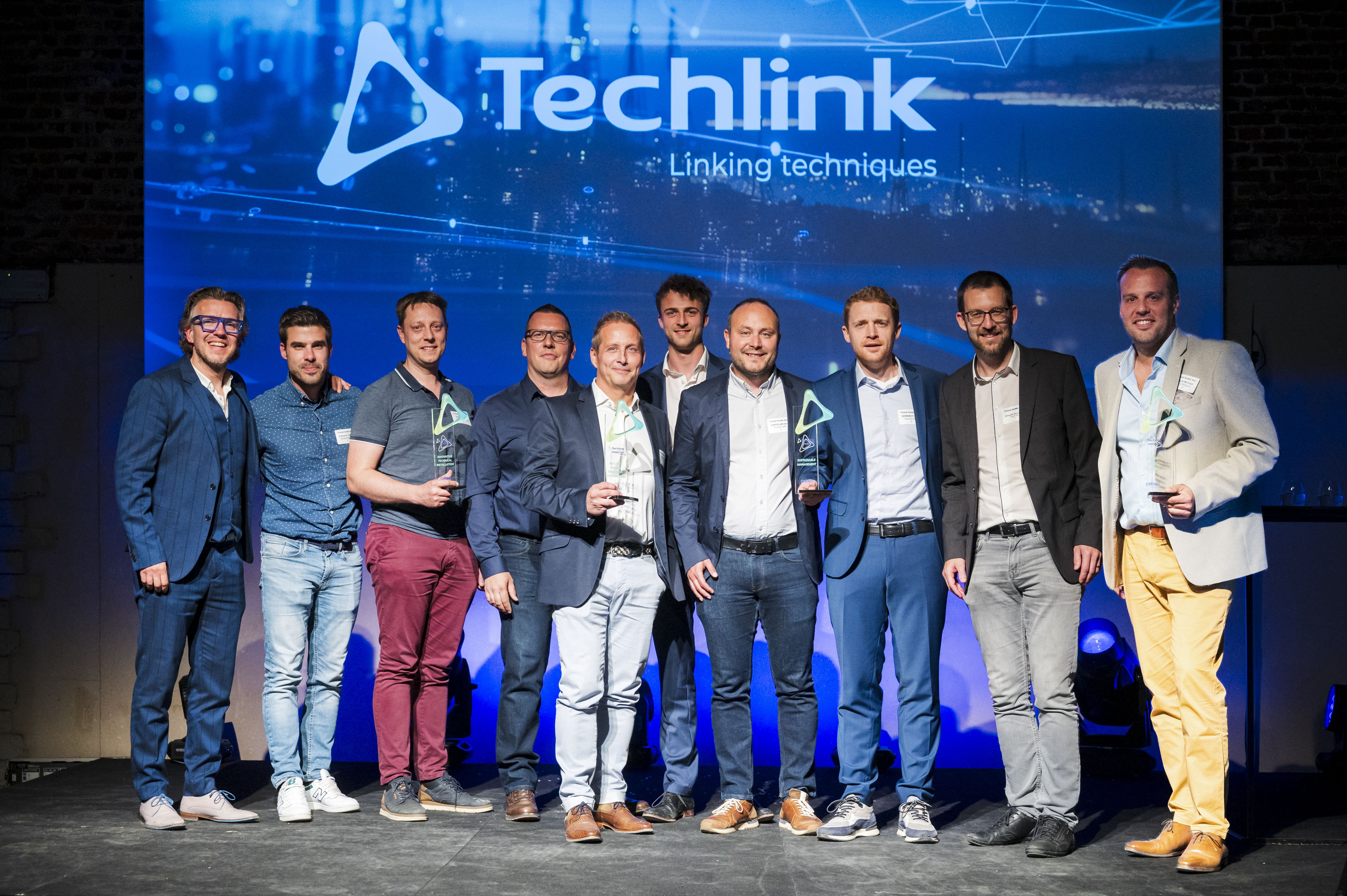 Van links naar rechts: Tom Claes, Thomas Diepvens en Kurt Goovaerts (Sanitechniek), Michaël Paternoster en Michel Férir (Eco-Technix), Arnaud Depoorter (EXTRAQT), Hervé Hortelan, Pieter Demandt en Jean-François Bragard (Enersol), Michaël Gilis (Chauffage Sol Fraisé / Vloerverwarming in frezen