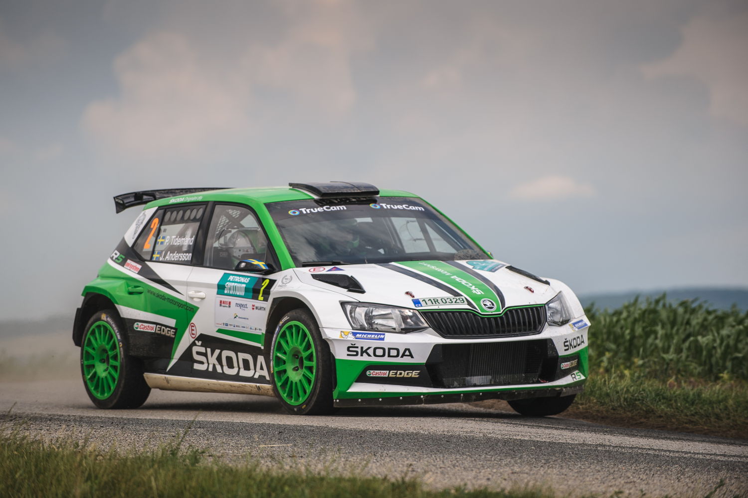 Pontus Tidemand/Jonas Andersson (ŠKODA FABIA R5) fought back after a puncture to fifth place at Rally Hustopeče