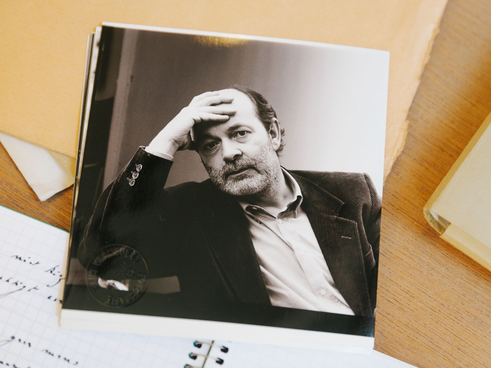 Letterenhuis verwerft archief van schrijver Leonard Nolens 