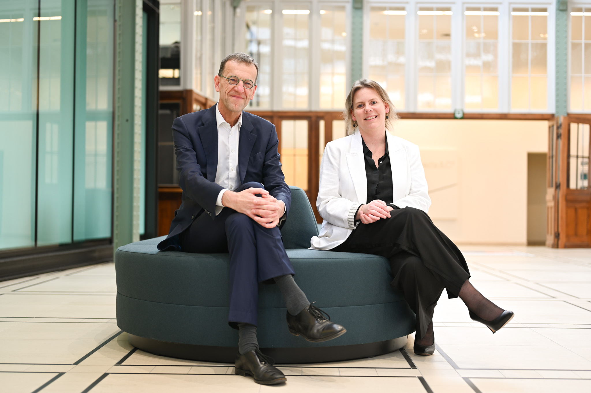Dirk Wouters (Bank Van Breda) en Sofie Spriet (Dewaele) spelen in op de groeiende vraag van ondernemers en vrije beroepen naar advies rond patrimoniumvennootschappen. Dirk Wouters (Bank Van Breda) en Sofie Spriet (Dewaele) spelen in op de groeiende vraag van ondernemers en vrije beroepen naar advies rond patrimoniumvennootschappen.
