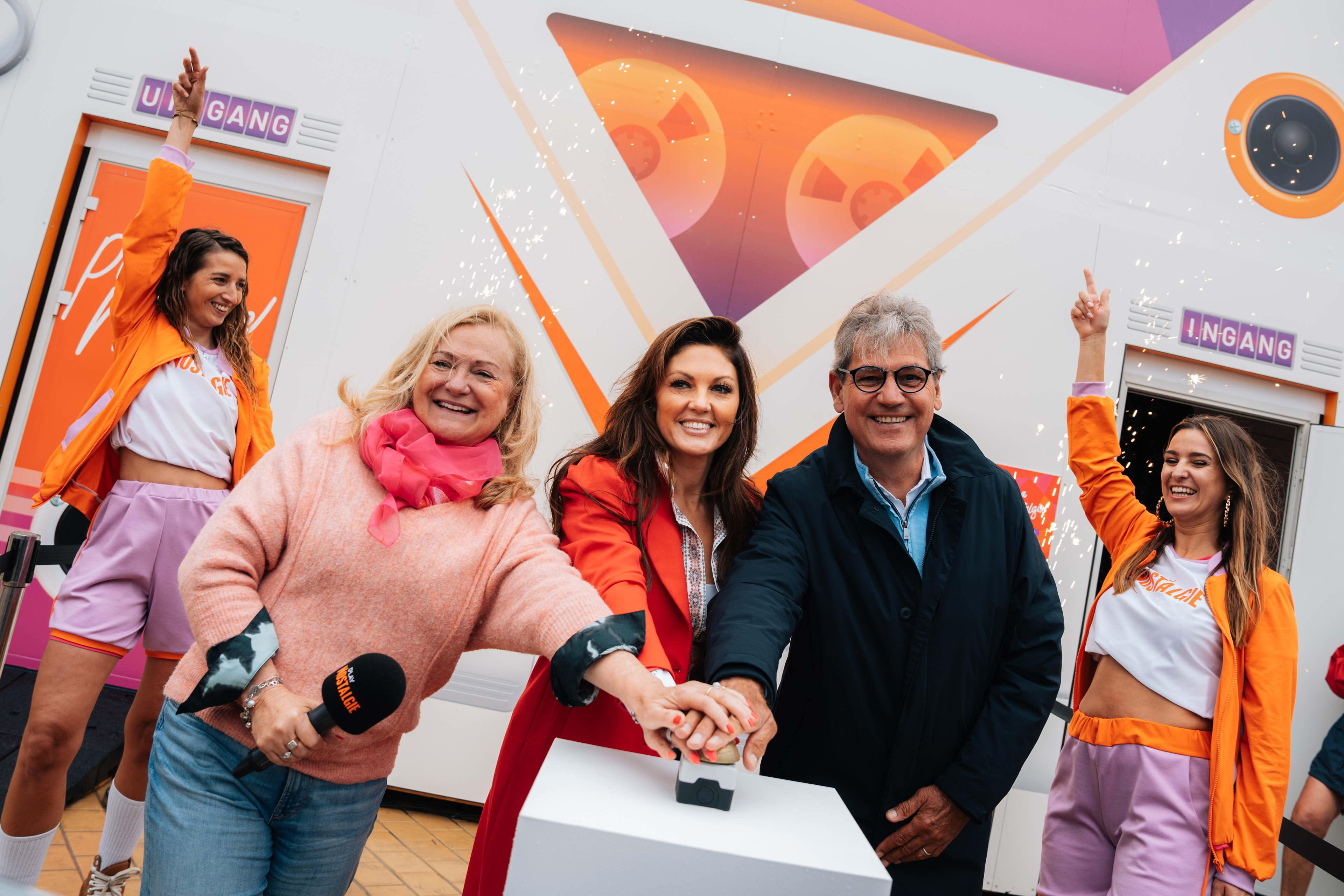 Feestelijke opening van Playa Nostalgie in Nieuwpoort met optreden van Belle Perez 