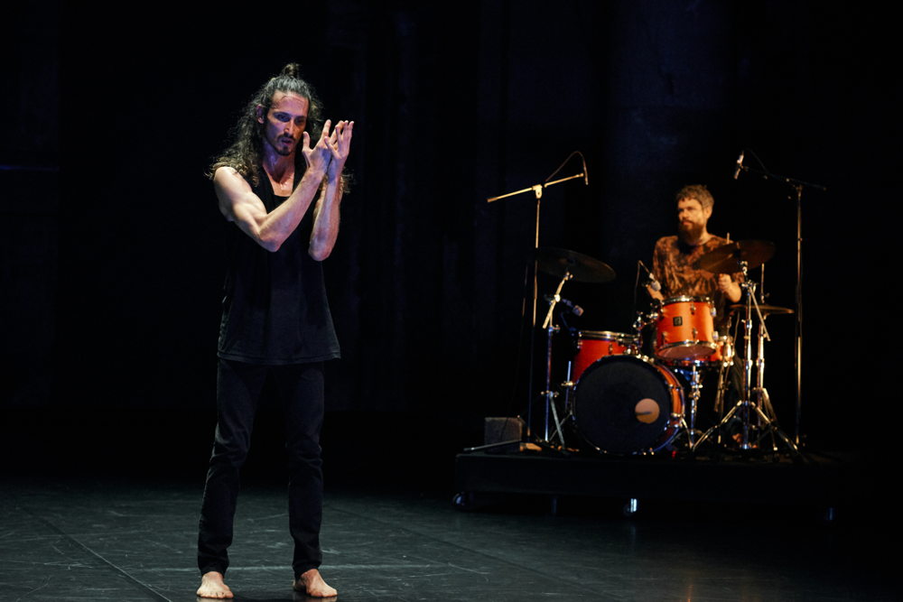 Meg Stuart/Damaged Goods - Solos and duets 21 > 23/04 © Eva Würdinger