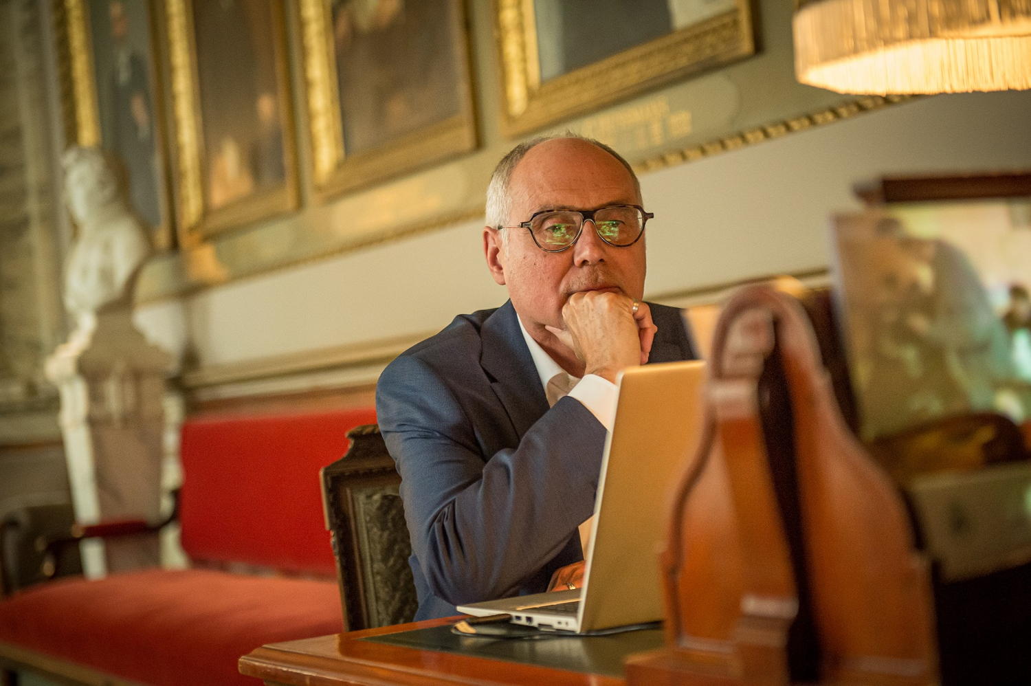 Marc Van de Looverbosch in de senaat - (c) VRT / Joost Joossen