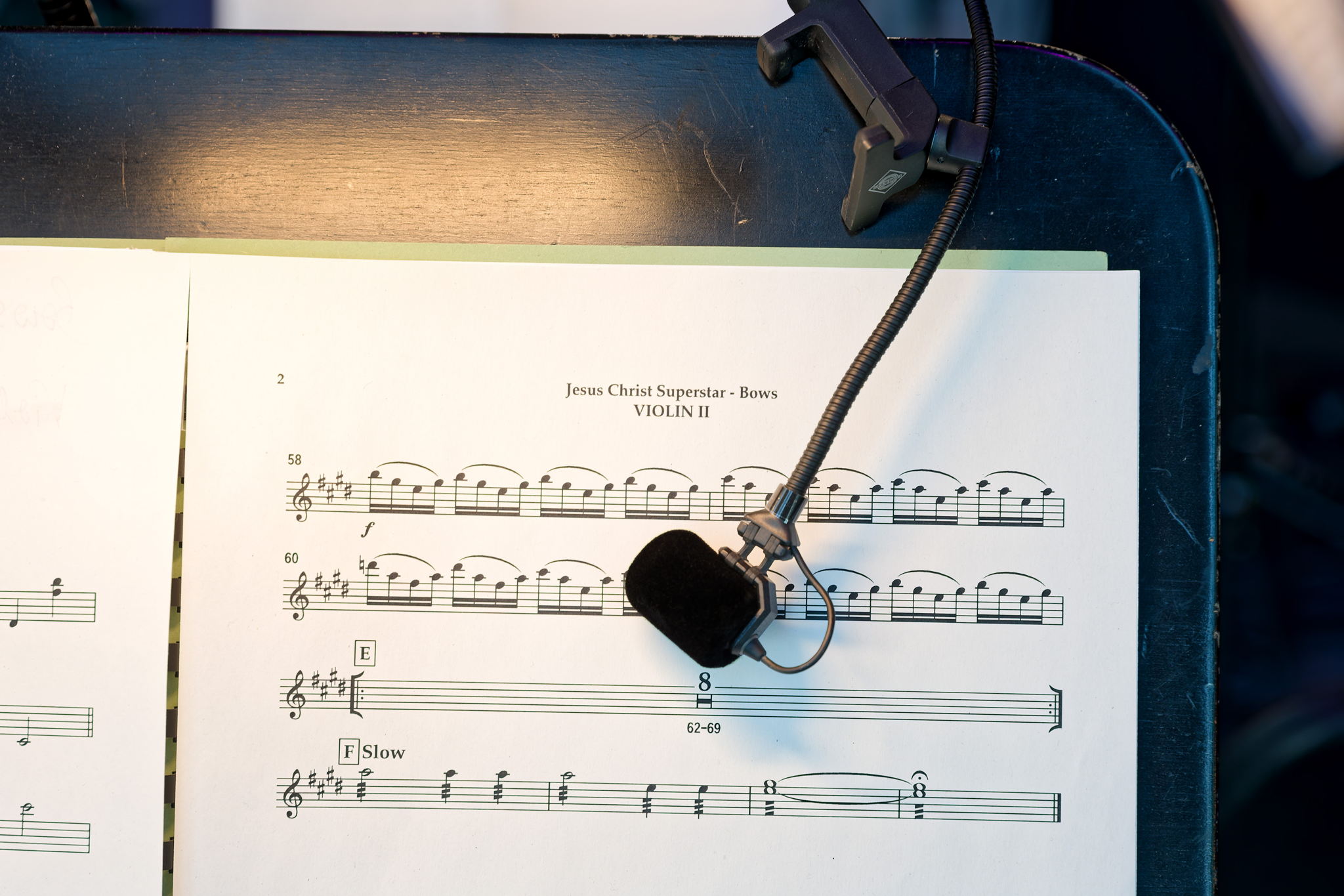 La section des cordes de l'orchestre et le saxophone ont été enregistrés à l'aide de systèmes MCM de Neumann.