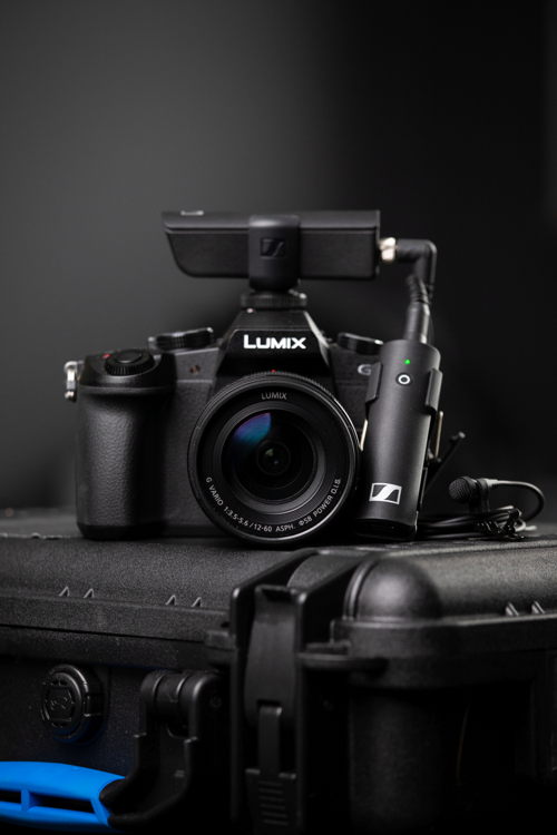 The XS Wireless Digital Portable Lavalier Set is an easy to use “all-inclusive” package