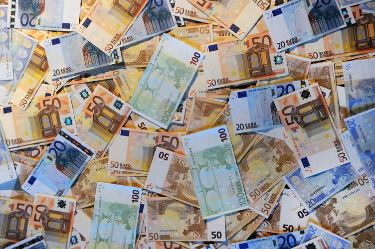 Euro banknotes AKG9936066 © Eric Vandeville / akg-images