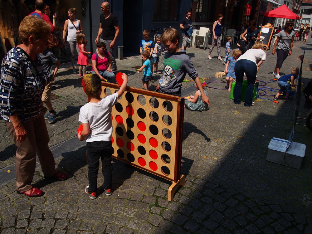 Spelletjes in de Savoyestraat | Start zomerprogramma in de Museumspelstraat (c) Andy Merregaert